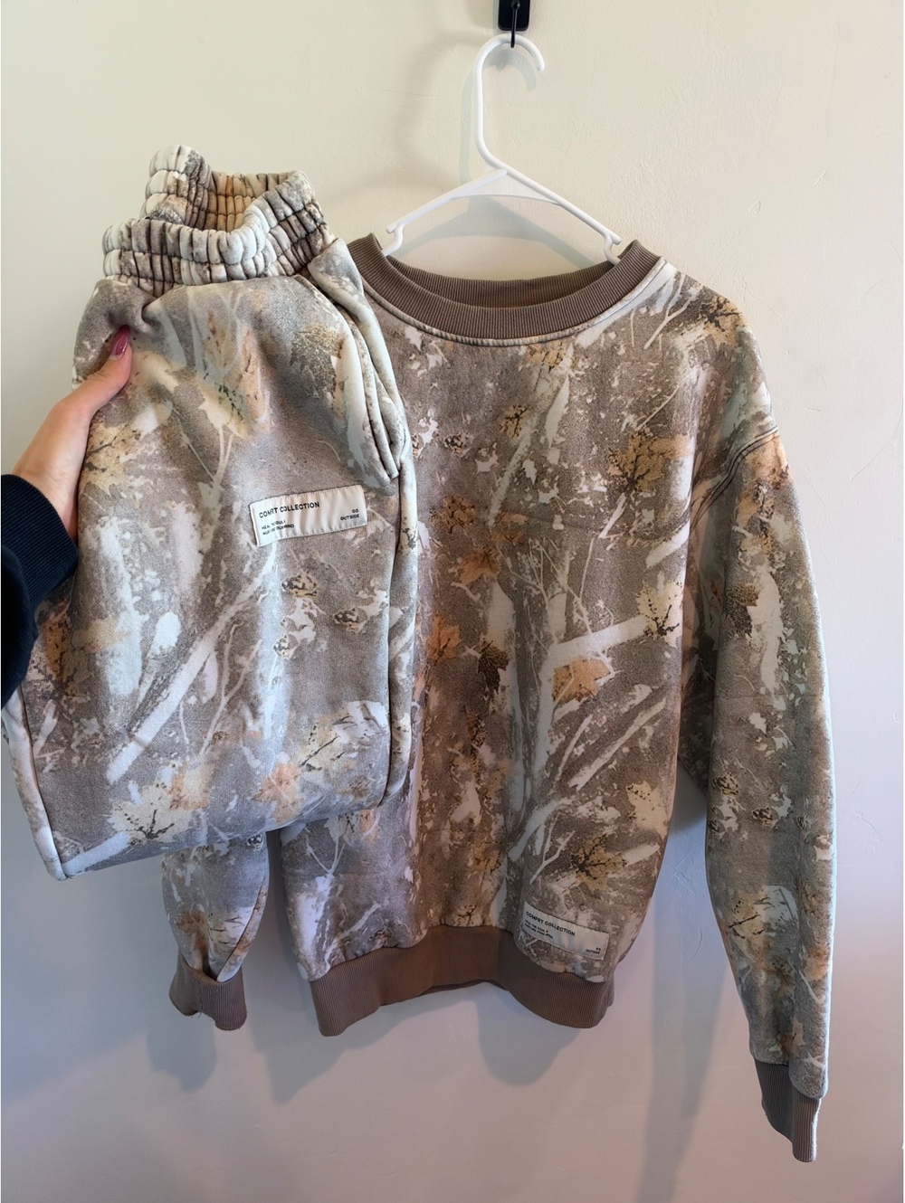 Comfrt Camo Sweatshirt & Sweatpants Matching Set Size Small